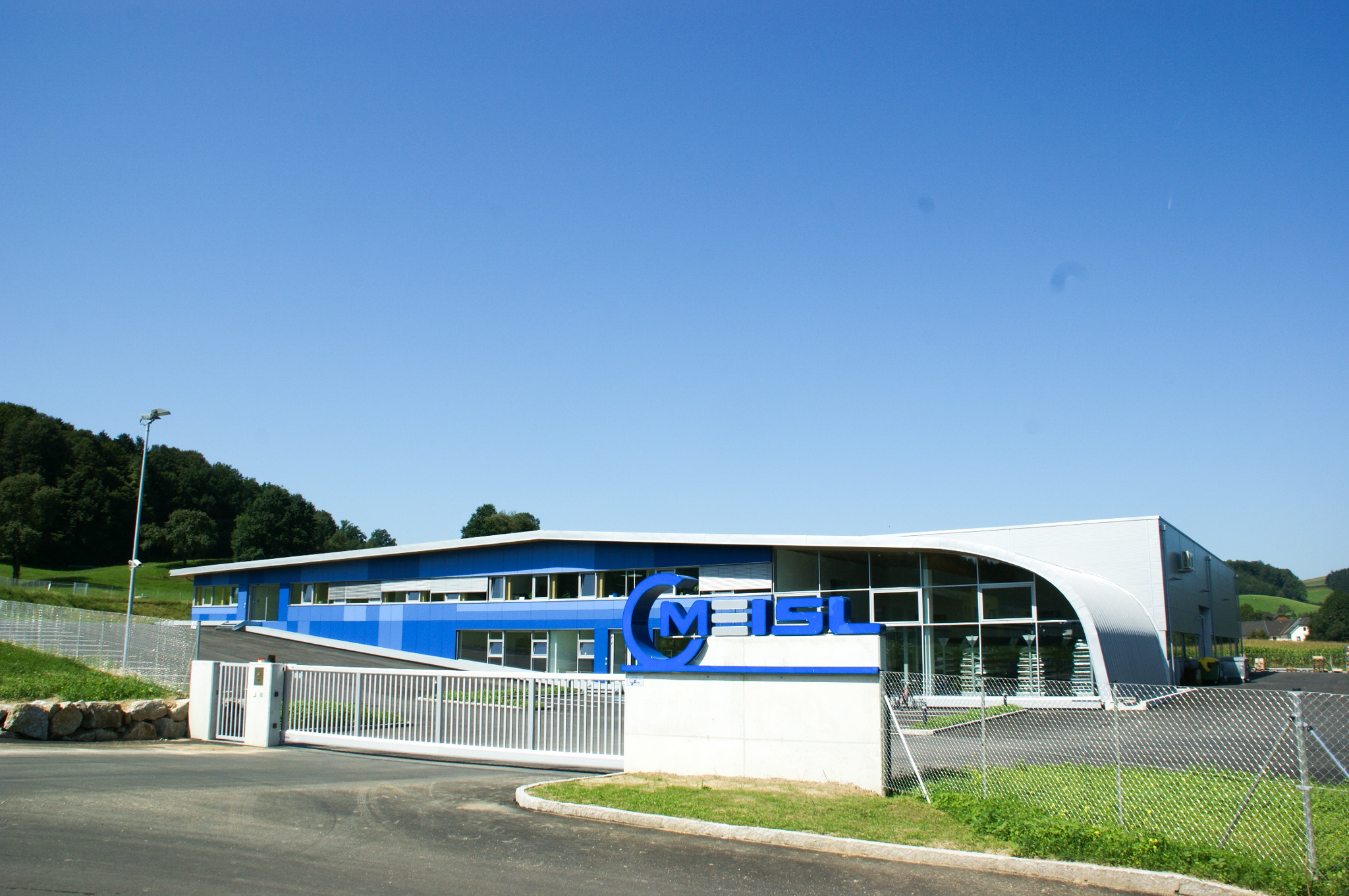 + MEISL: NEUE HALLE ZUM 200. GEBURTSTAG